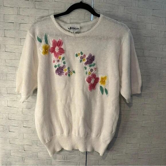Vintage Joyce spring white sweater with flowers, size M and great condition - Picture 1 of 4